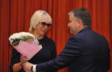Лучшие педагоги получили по 50 тысяч рублей от губернатора