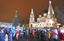 Первые новогодние гулянья прошли на Советской площади в Ярославле