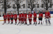 На Советской площади в Ярославле начался турнир по хоккею среди любительских команд