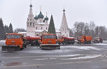 В Ярославле снегоуборочная техника выезжает на маршрут звеньями