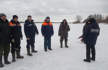 В Ярославле спасатели предупредили рыбаков, что выход на лед становится опасным