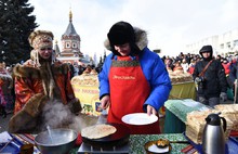 В Ярославле испекли самый большой блинный пирог