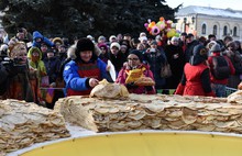 В Ярославле испекли самый большой блинный пирог