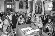 Молебен у мощей в Федоровском соборе возглавил архиепископ Ярославский и Ростовский Платон. 5.07.1988 года