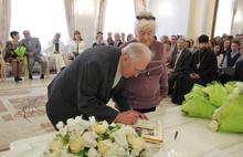В Ярославле двенадцать пар отметили золотые, изумрудные и бриллиантовые свадьбы