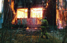 На базе отдыха в Ярославской области сгорел гостевой дом
