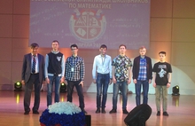 Сборная   Российской Федерации для участия в Международной олимпиаде школьников по математике, справа  - Егор Вепрев (лицей 2 г.Рыбинска)
