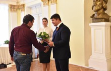 В Ярославле молодым семьям вручили сертификаты на получение жилья