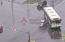 В Ярославле «ВАЗ» на скорости врезался в пассажирский автобус