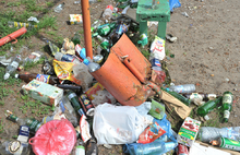 В Ярославле о дне Победы напоминают горы неубранного послепраздничного мусора. Фоторепортаж
