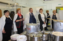 Депутаты муниципалитета Ярославля попробовали еду в детских садах