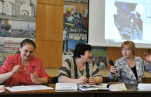 Первая публичная встреча властных структур Ярославля с общественностью собрала в Дзержинском районе около тридцати пожилых женщин. С фото