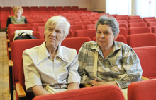 Первая публичная встреча властных структур Ярославля с общественностью собрала в Дзержинском районе около тридцати пожилых женщин. С фото