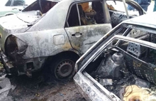 В центре Ярославля сгорели два легковых автомобиля