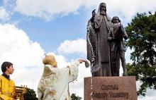 Адмиралу Ушакову открыли памятник на месте его крещения