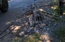 Легковушка снесла столб в Ярославле