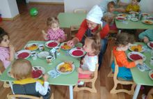 В Ярославле родители проверили, чем кормят их малышей