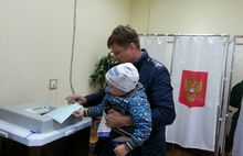 Кандидаты в муниципалитет Ярославля фотографировались на избирательных участках и широко улыбались
