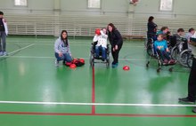 В Ярославле инвалиды-колясочники играли в боччу