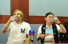 В Ярославле рокеров «Spirit of smokie» привлекают девушки и водка. Фото с пресс-конференции