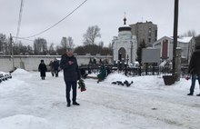 Убитого в Ярославле Илью Исаева похоронят с погибшими женой и детьми