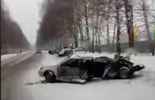 Серьёзное ДТП в Ярославле: одна из машин на крыше, другую «разорвало» на две части