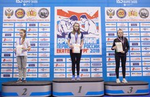 Сильная девчонка: ярославна завоевала медали по армрестлингу