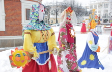 Алла Пугачёва и блинная женщина: ярославцы выбирают самую красивую куклу, которую сожгут на Масленицу
