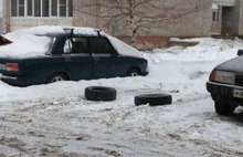 Ярославцы креативят по-полной при выборе стоянок для машин у дома