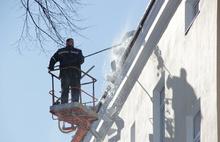 На ярославских крышах работают 145 альпинистов