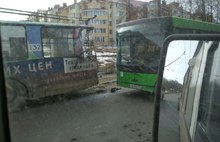 В Ярославле автобус врезался в троллейбус