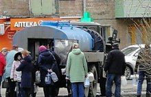 В Ростове Ярославской области продолжается подвоз бутилированной воды