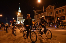 Флешмоб на Советской площади в Ярославле: велосипедисты выстроились в цифру 1008, видео