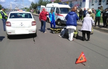 Видео: в Рыбинске на переходе на зеленый сигнал светофора такси сбило женщину