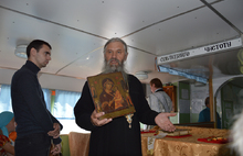 Епископ Рыбинский и Угличский Вениамин отслужил Божественную литургию над затопленной Мологой. С фото