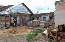 В Ярославле в усадьбе - объекте культурного наследия собственник  стал разбирать несущие конструкции