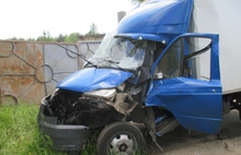 Под Ярославлем столкнулись грузовик и легковушка: есть пострадавшие