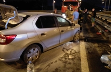 В Ярославле иномарка врезалась в отбойник: пострадал водитель