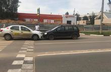 В Ярославле водитель такси, выехавший на встречку, скрылся с места ДТП