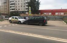 В Ярославле водитель такси, выехавший на встречку, скрылся с места ДТП