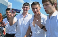 На губернаторском балу в Ярославле выпускники зажигали вместе с Глюкозой и Стасом Пьехой. Фоторепортаж