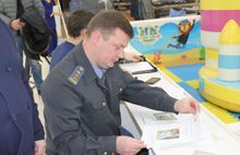 В Ярославле уполномоченный по правам ребенка проверил аттракционы в ТРК «Вернисаж»
