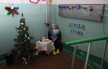 В Рыбинске жители украшают подъезды домов к Новому году