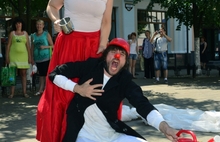 Жителей Ярославля продолжает удивлять  международный фестиваль уличных театров. Фоторепортаж