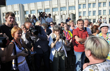 Никто из партийных соратников мэра Ярославля на народный сход в его защиту не пришел. Фоторепортаж