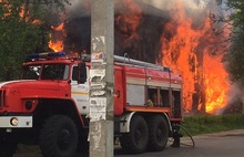 В Ярославской области сгорел дом купца: видео пожара
