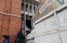  «Потолок весь покорежен»: собственник рассказал о судьбе Дзержинского рынка 