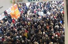 «Ждут Пугачеву или Бузову»: половина Ярославля собралась в торговом центре