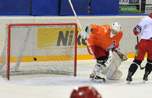 Хоккейный клуб Ярославля «Локомотив» провел открытую тренировку. С фото и видео