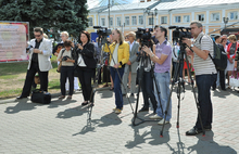 В Ярославле прошла презентация цветочных композиций «Ярославль многоликий», расположенных возле часовни Александра Невского. Фоторепортаж